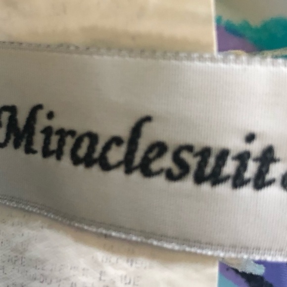 Miraclesuit Sheridan One Piece Swimsuit Sz. 12 Tiered Ruffles Take 10 Pounds OFF - Picture 7 of 7